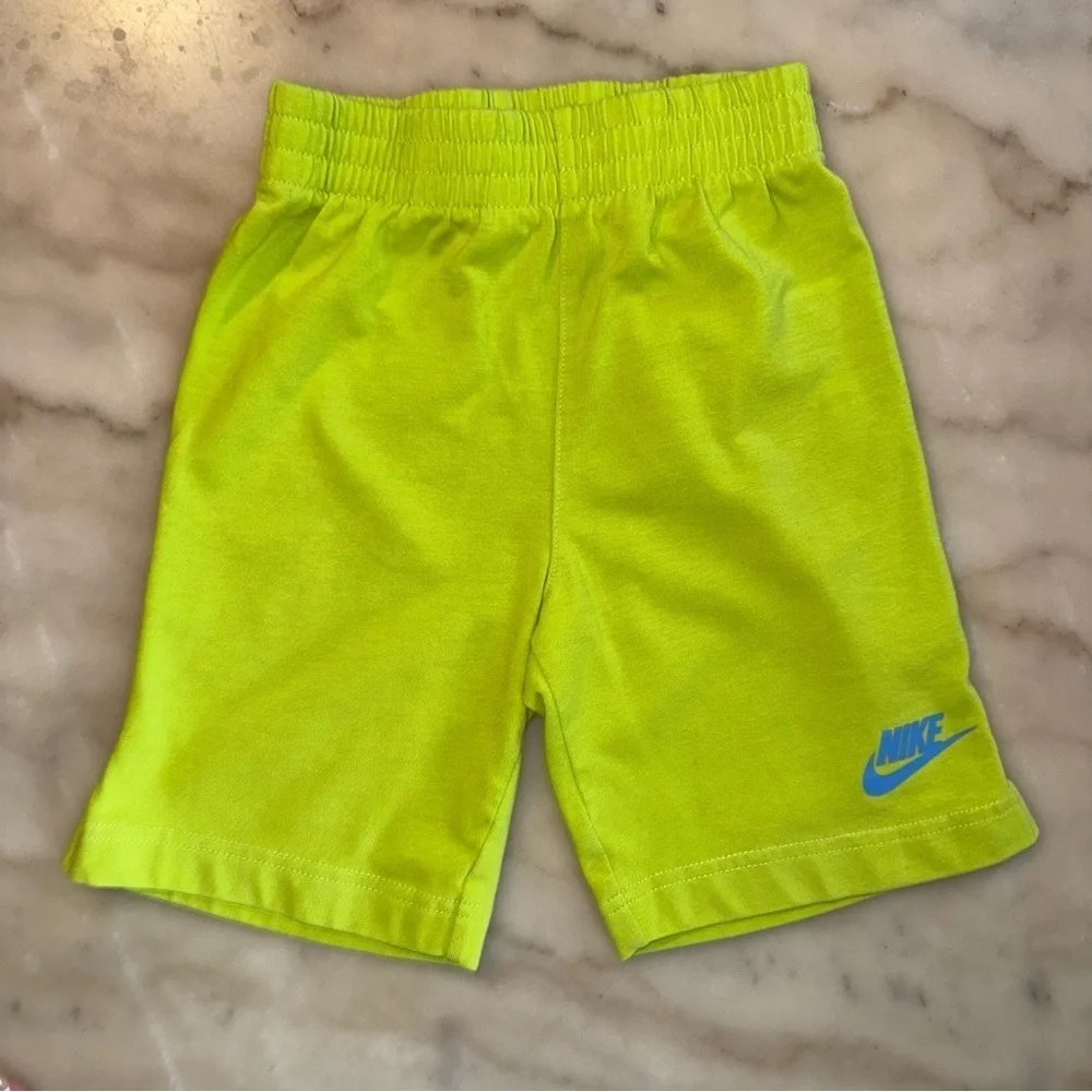 Boys Nike tank top and short set size 6like new